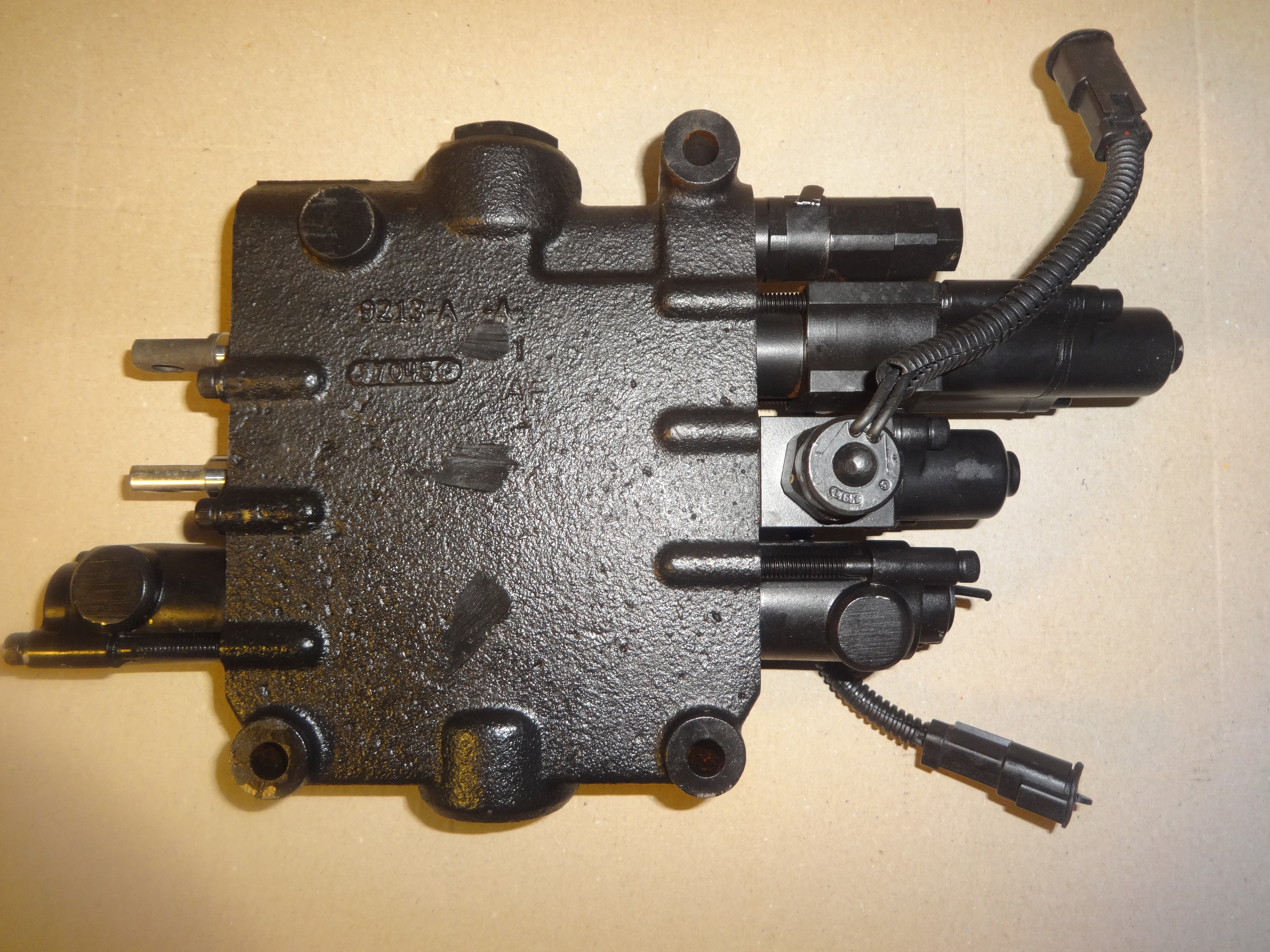 distributore-idraulico-jcb-25-223090-4 distributore idraulico jcb 25/223090
