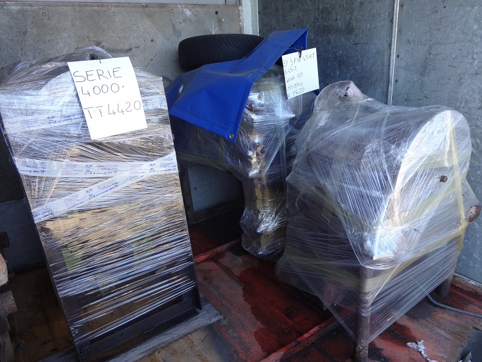 Transmission for cranes, excavators, etc. Trasmissioni per gru, escavatori, ecc.
