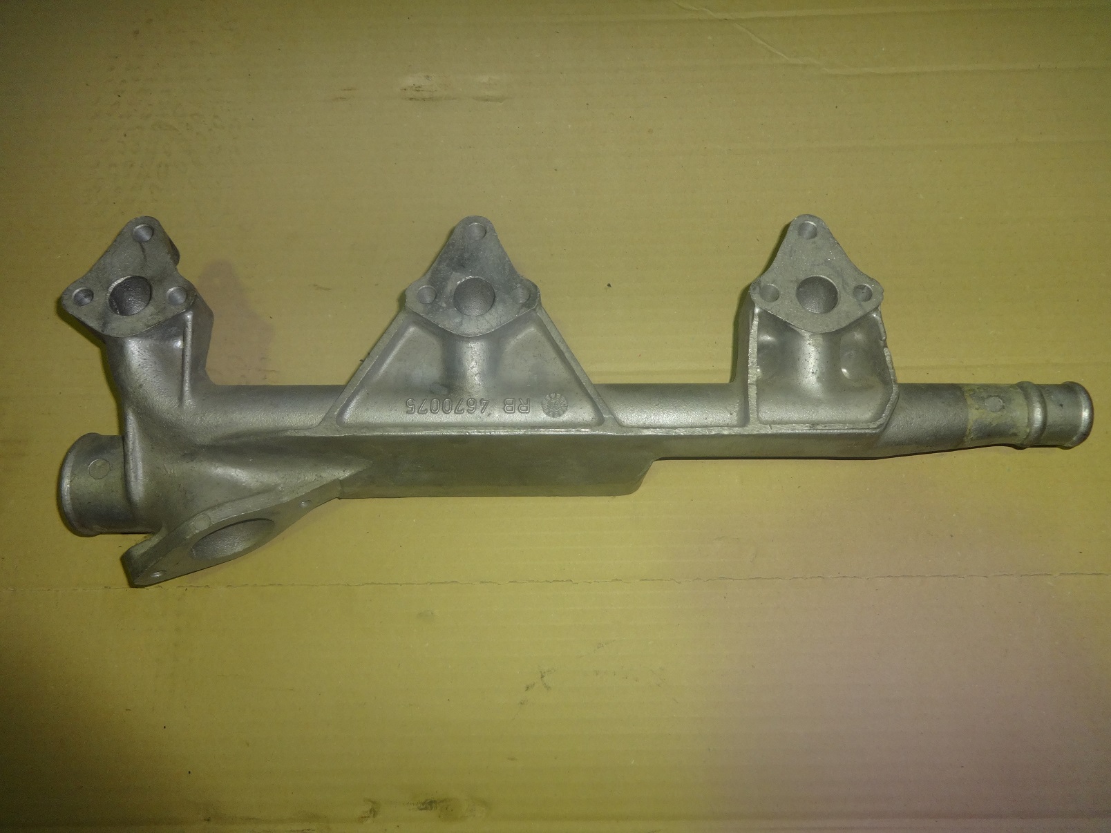 iveco 4670075 water manifold iveco 4670075 water manifold