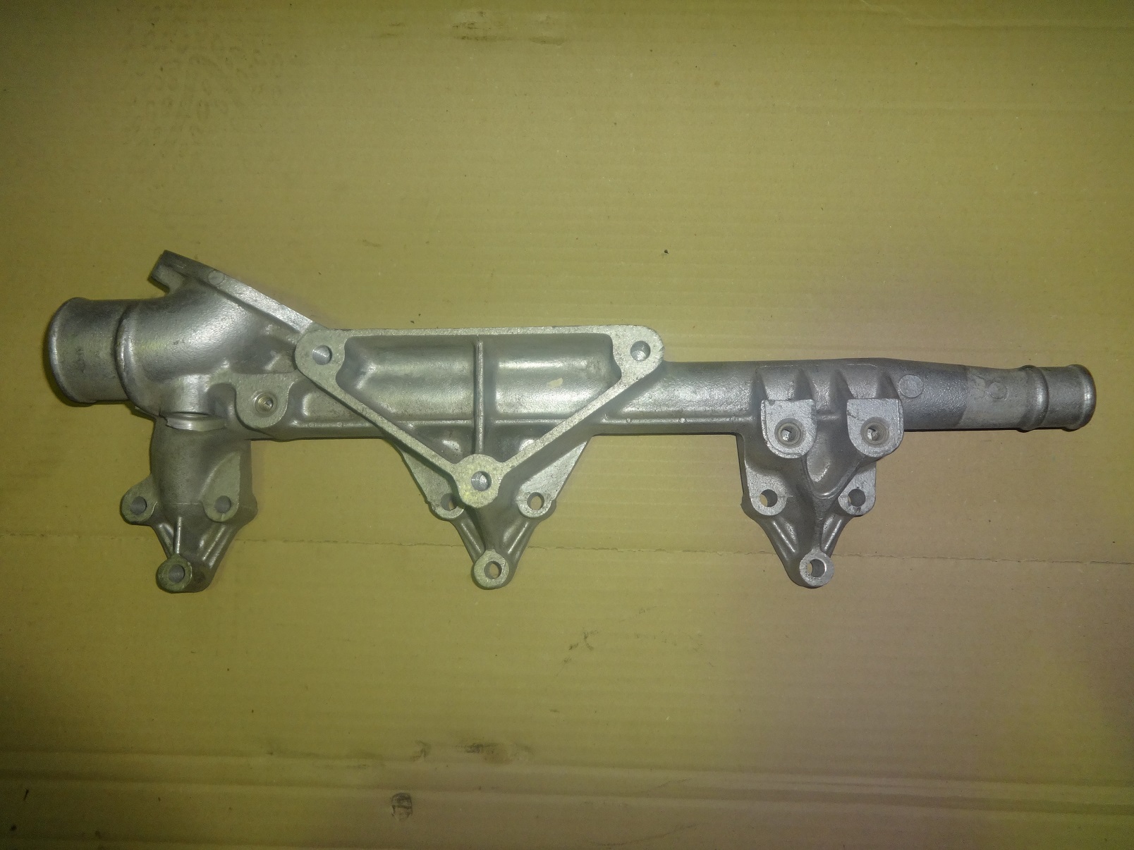 iveco 4670076 water manifold iveco 4670076 water manifold