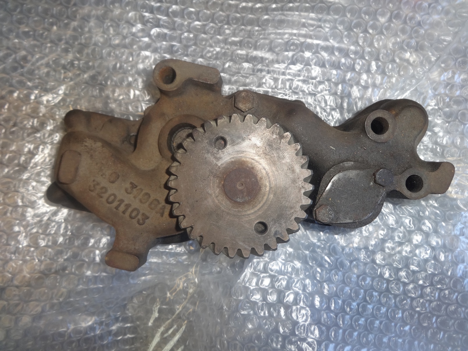 liebherr 9889094 oil pump liebherr 9889094 oil pump