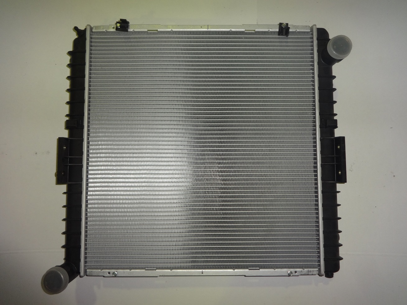 radiatore acqua iveco 98425619 radiatore acqua iveco 98425619