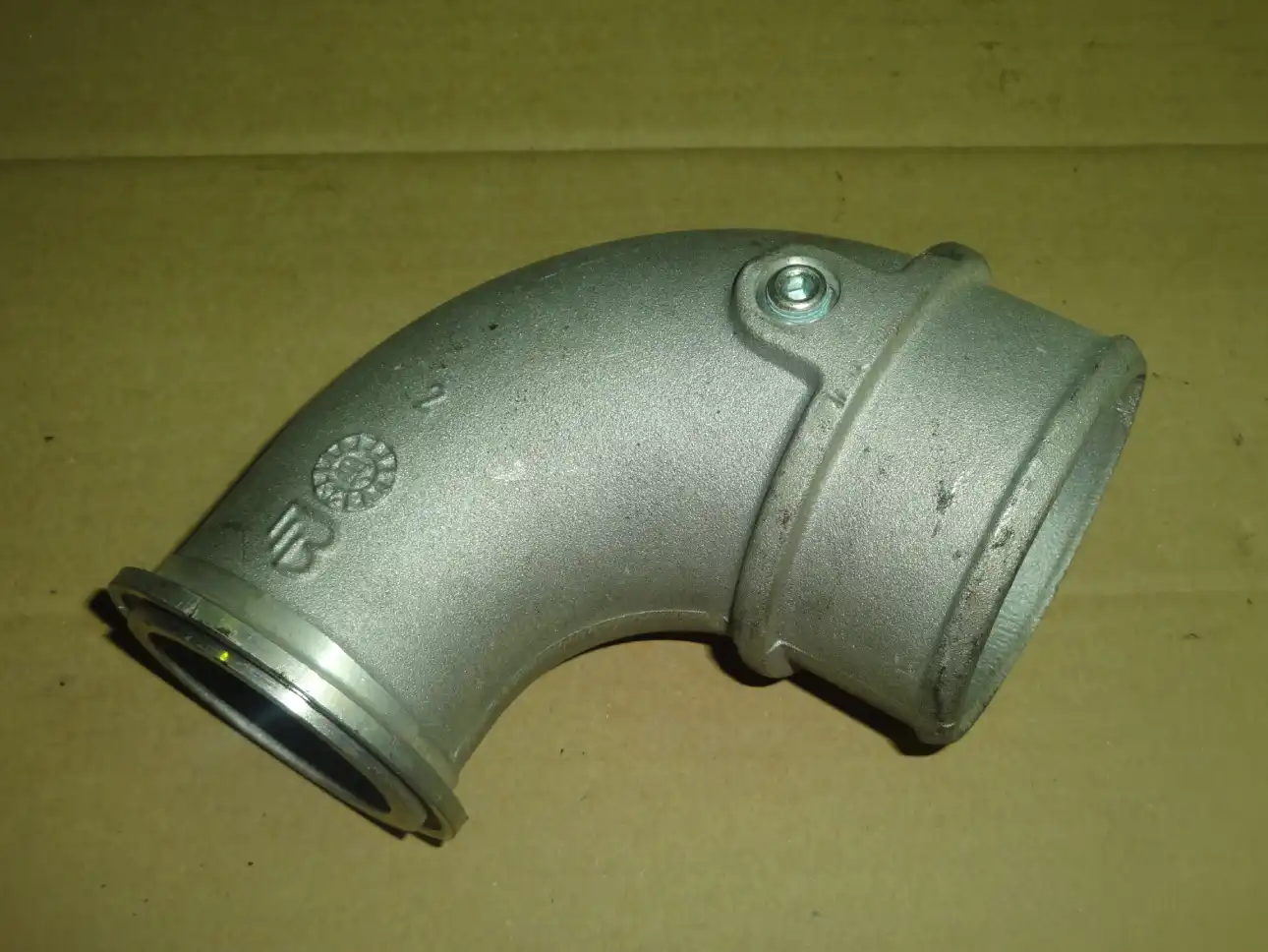 tubo aspirazione iveco 4895141 tubo aspirazione iveco 4895141