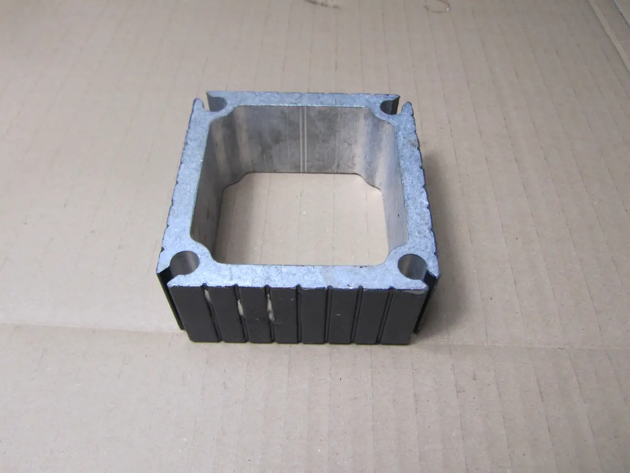 iveco 4895648 504123408 spacer iveco 4895648 504123408 spacer
