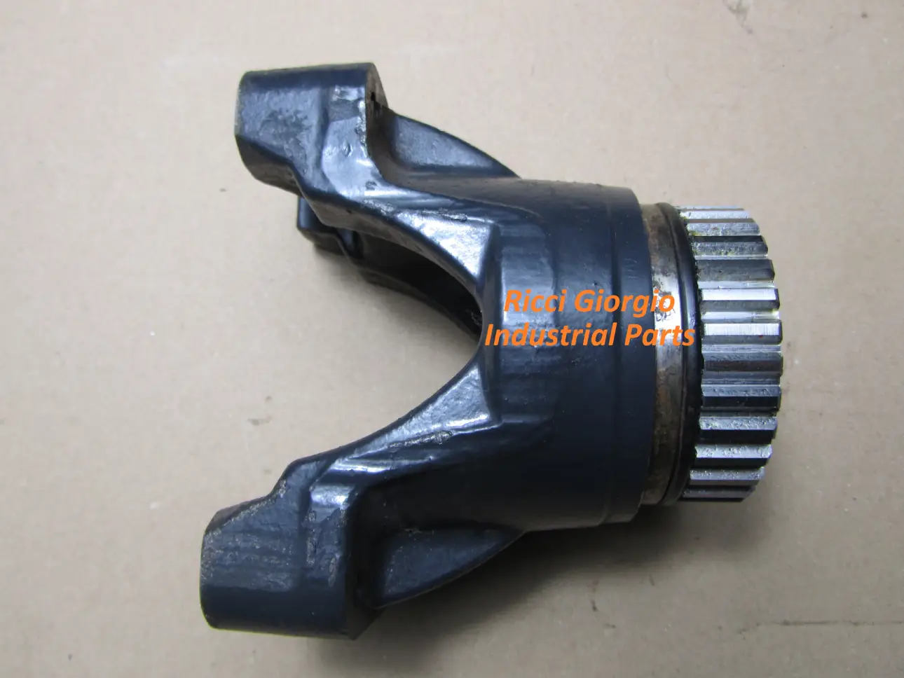 spicer dana 315.14.011.02 flange spicer dana 315.14.011.02 flange